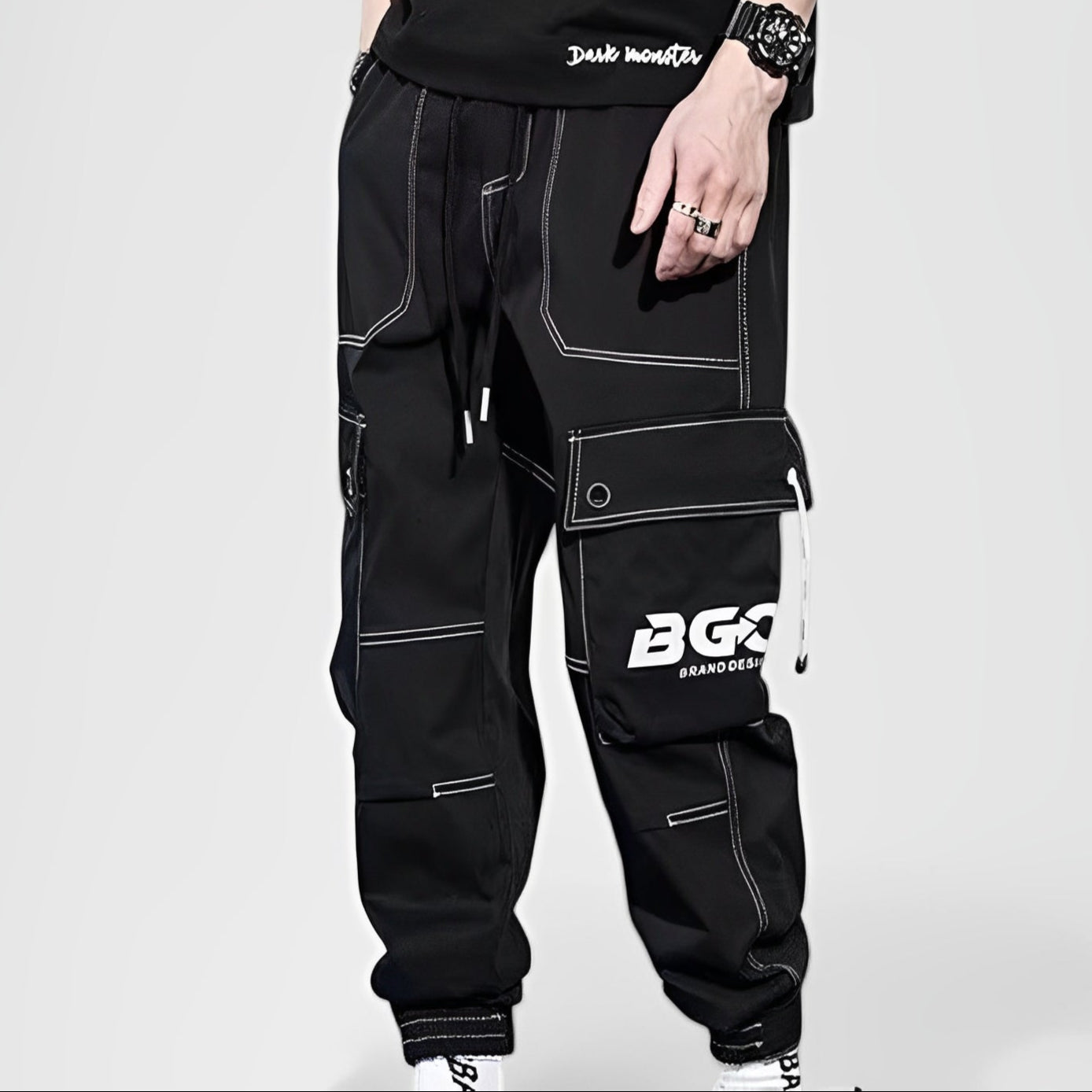 EVIS — Men's Techwear Cargo Joggers in Relaxed Fit