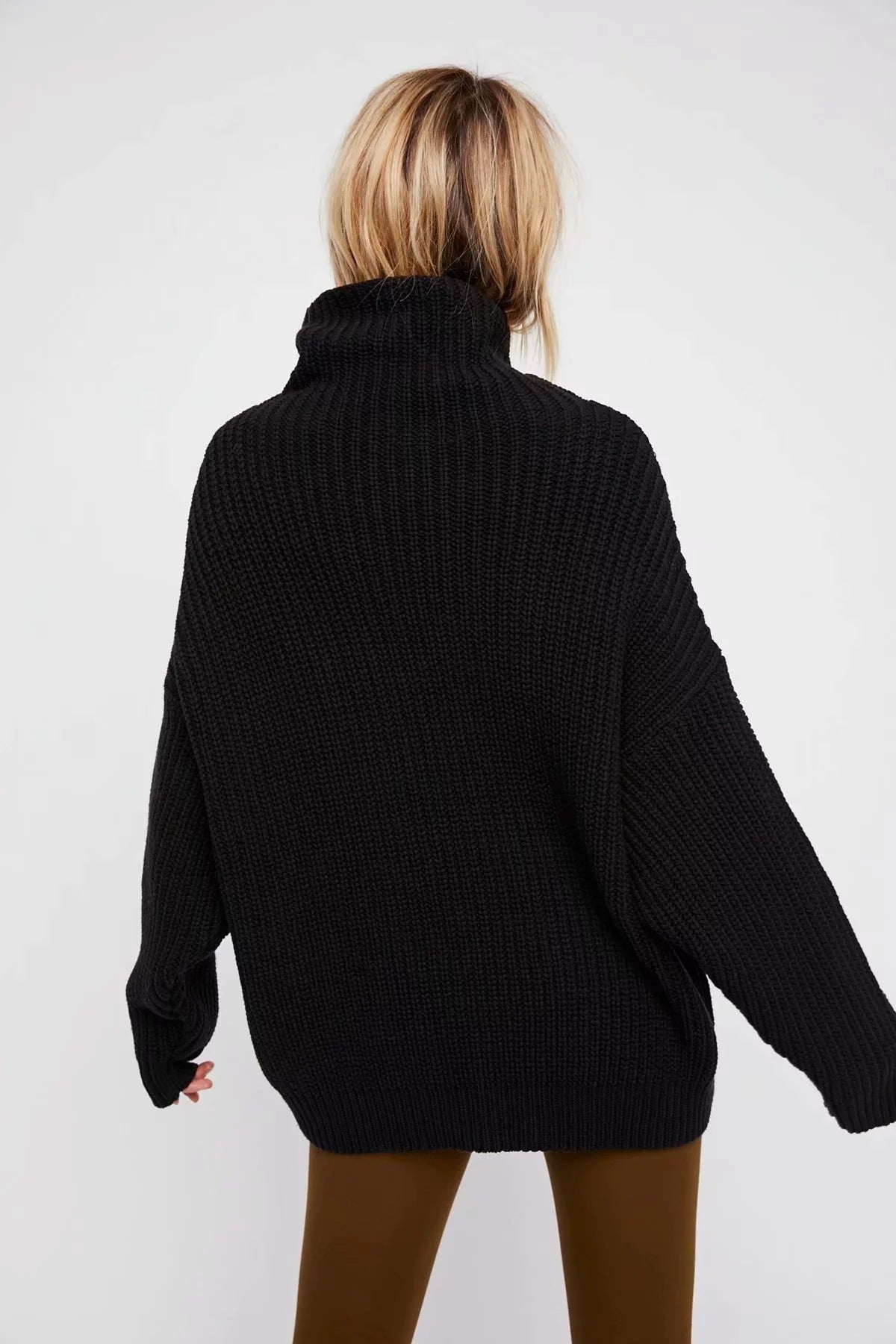 REVOR — Soft Knit Sweater with Relaxed Fit for Everyday Wear