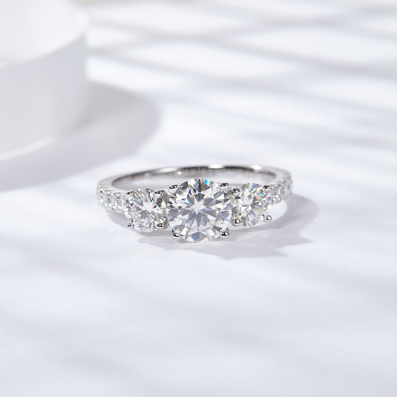 DRAORA — Classic 18K Gold Moissanite Ring for Women