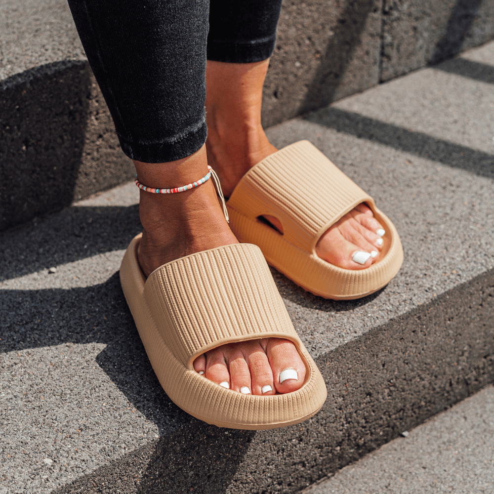 CAELONN — Minimal Massage Slides with Cushioned Comfort