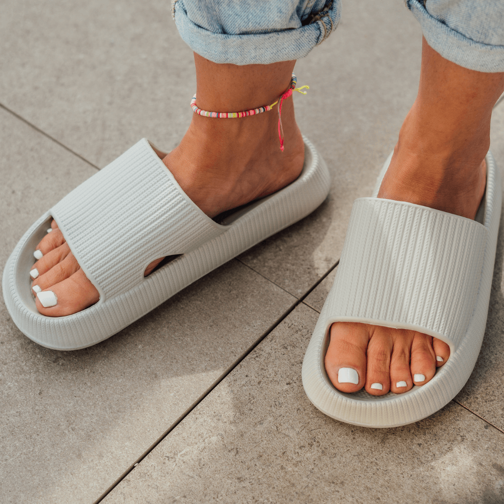 CAELONN — Minimal Massage Slides with Cushioned Comfort