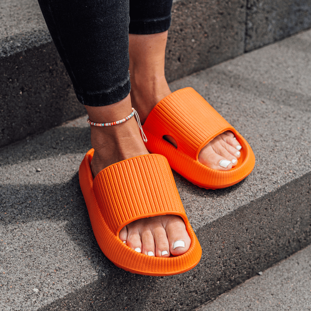 CAELONN — Minimal Massage Slides with Cushioned Comfort