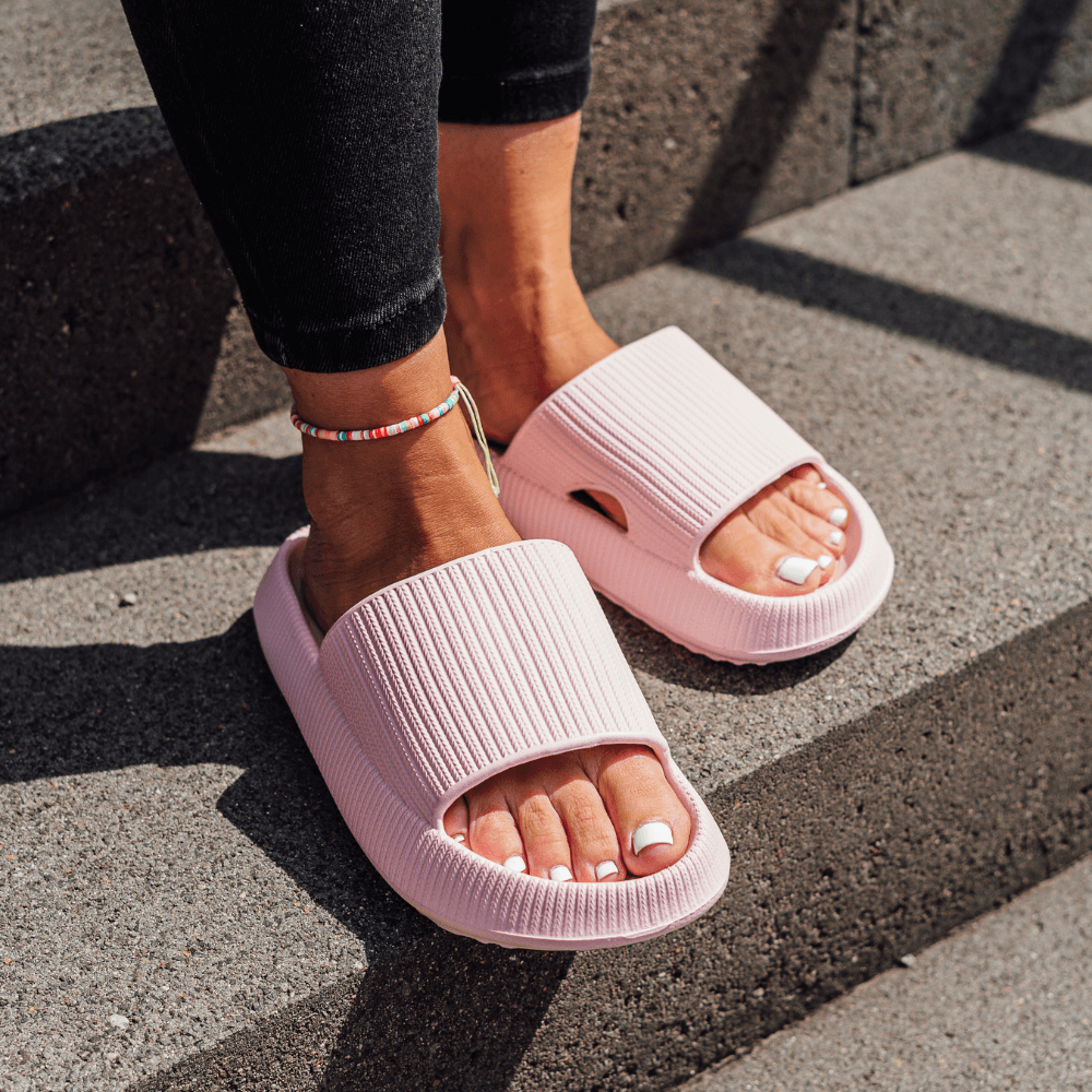CAELONN — Minimal Massage Slides with Cushioned Comfort
