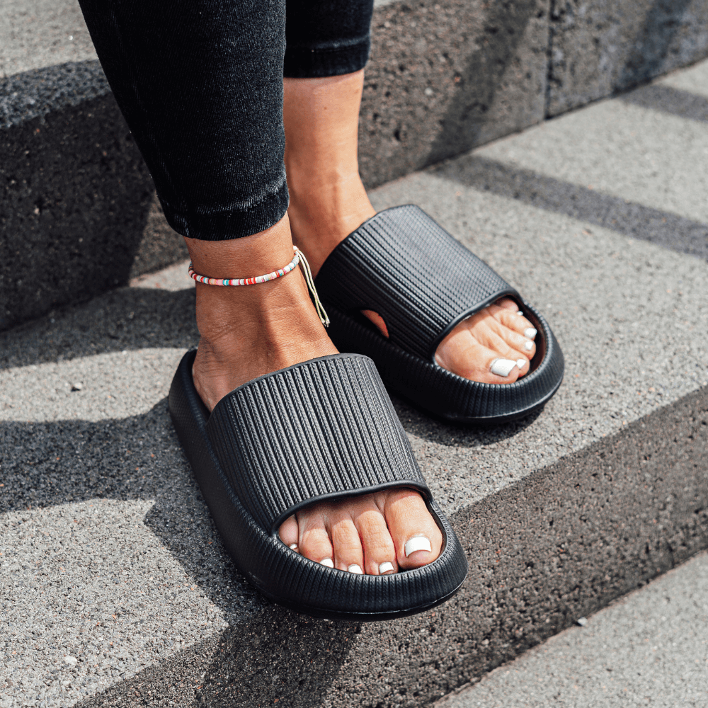 CAELONN — Minimal Massage Slides with Cushioned Comfort