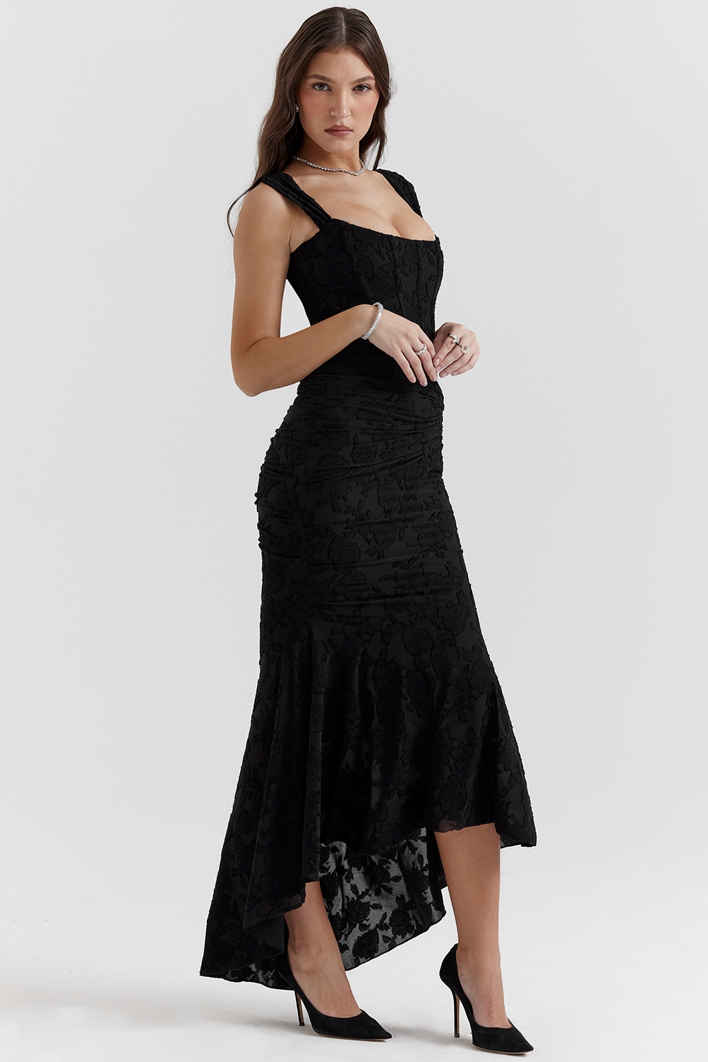 EVONN — Sculpted Midi Dress for Elegant Occasionwear